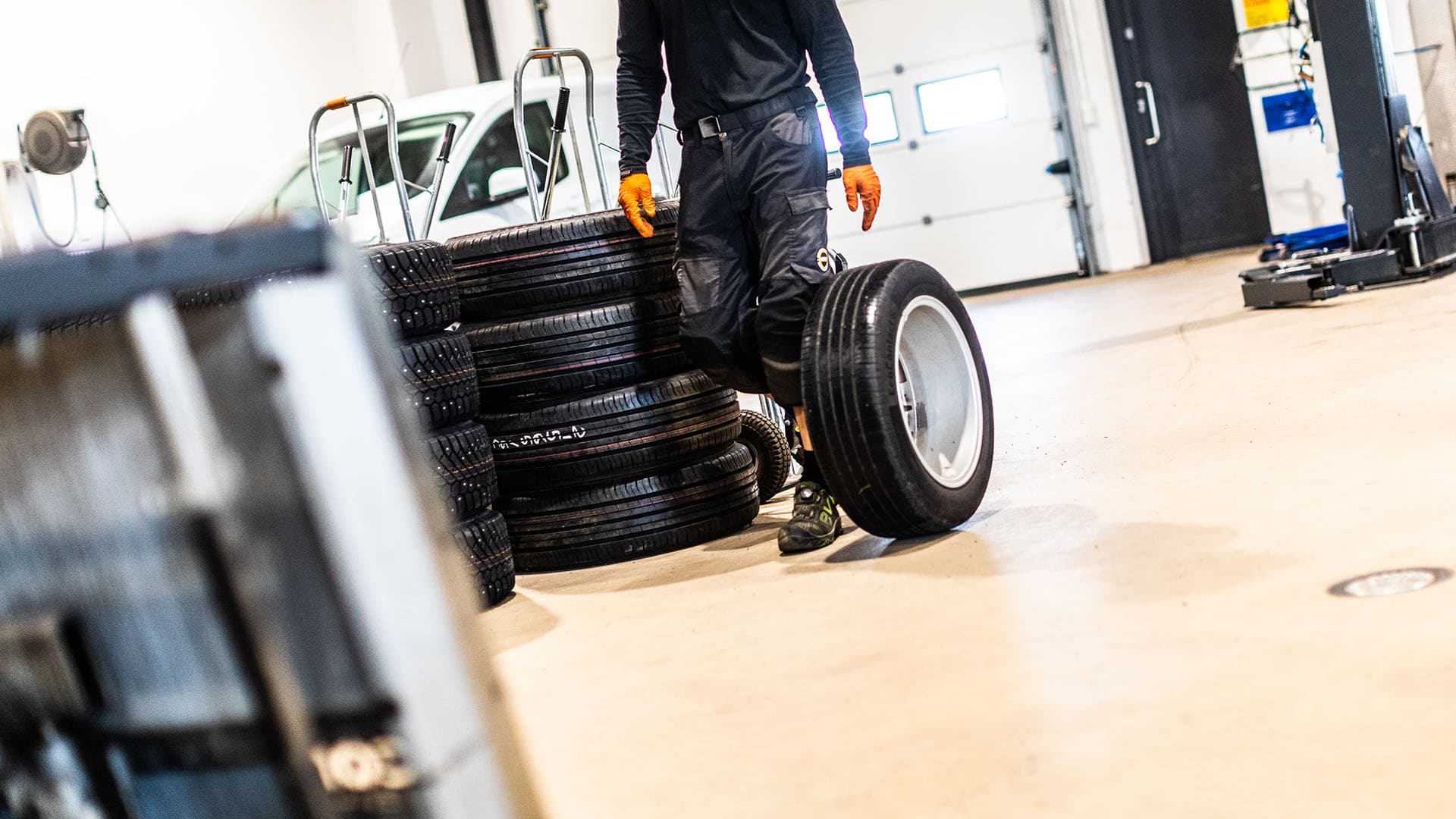 Tarkista talvirenkaiden kunto ajoissa