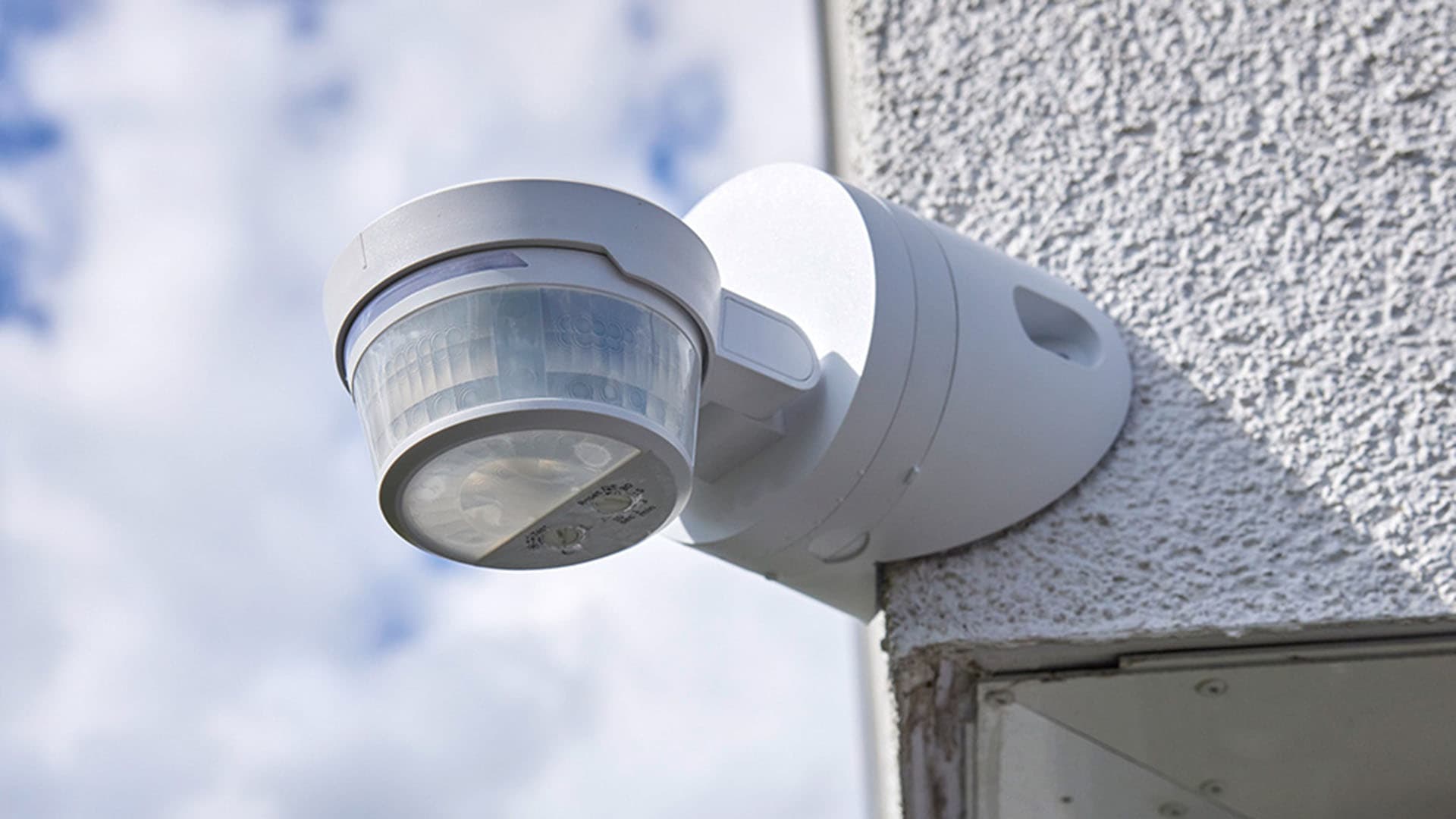 Vahti-Jussi PRO tarkkailee ja tuo turvaa