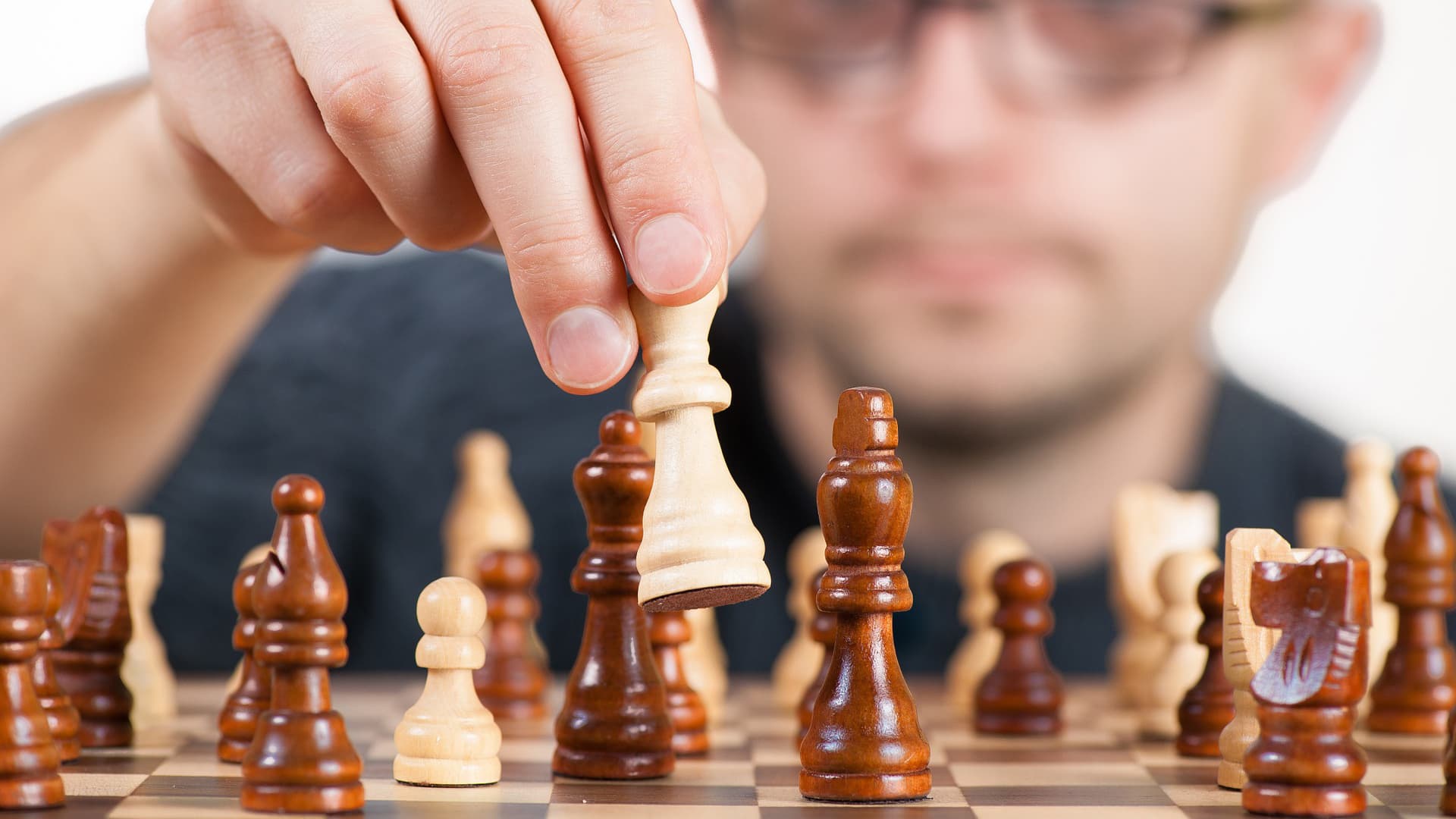 <p data-block-key="almcl">Hyvin suunniteltu strategia on kuin siirto oikeaan aikaan – pitkäjänteinen kunnossapito ja ennakointi vaikuttavat suoraan taloyhtiön arvoon ja tulevaisuuteen.</p>