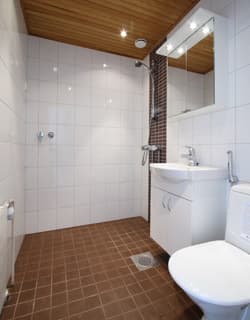 <p data-block-key="p7q6f">... ja wc-tila remontin jälkeen.</p>