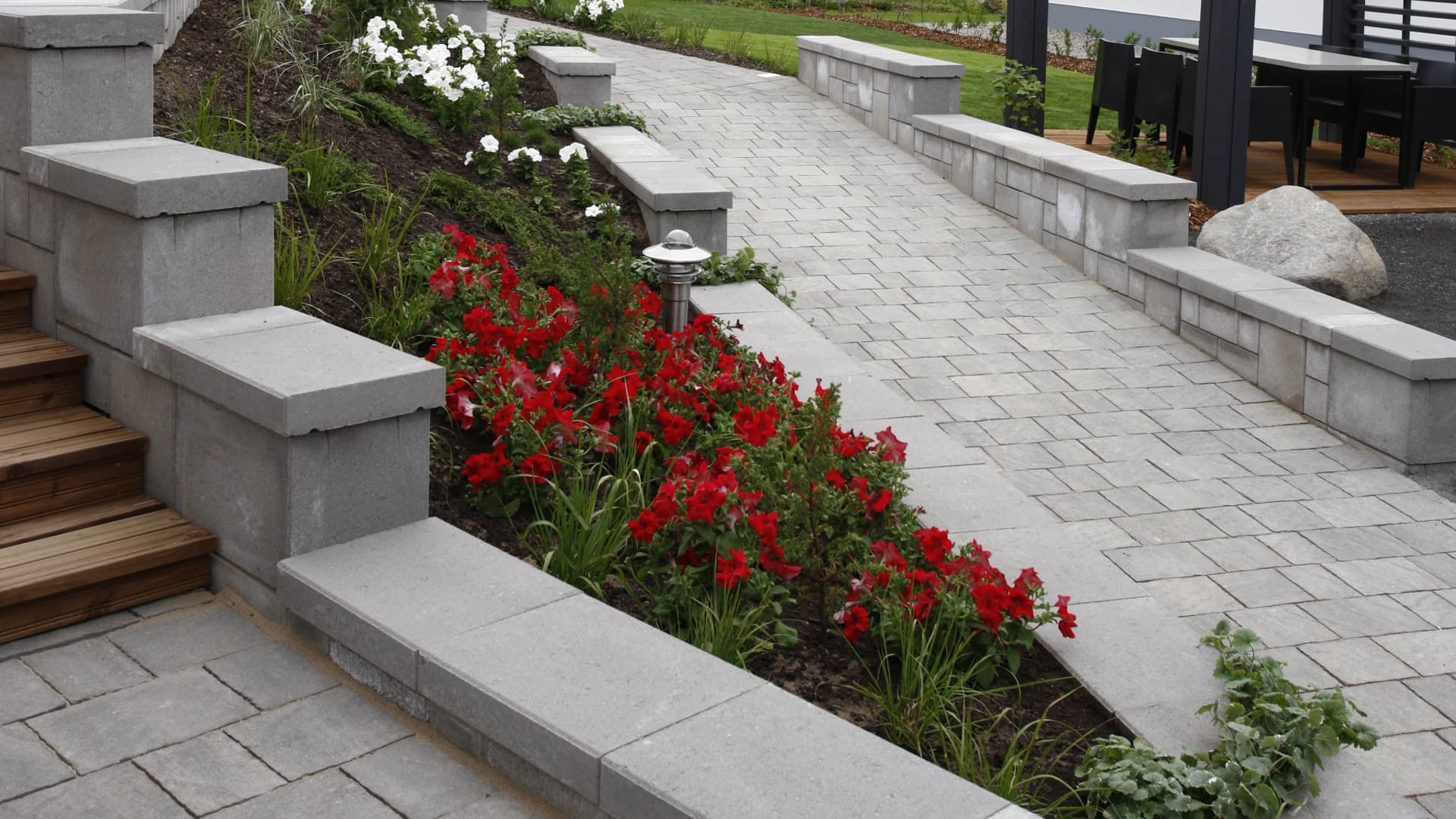 Routaeristys pitää muurit ja pihatiet suorina