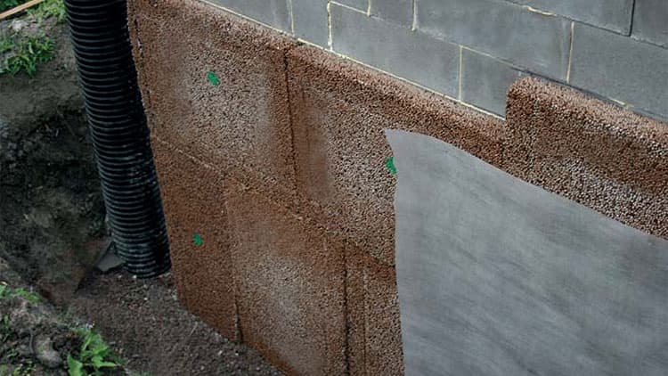 Salaojittava lämmöneriste ja kosteuseristys yhdessä