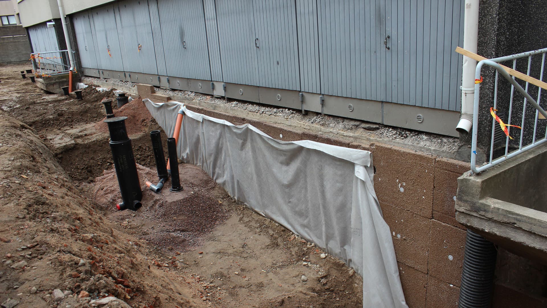 Kellari kuivaksi oikein tehdyllä salaojaremontilla