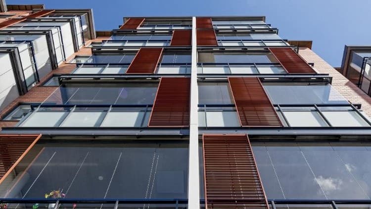 Parveke kuuluu kerrostaloon