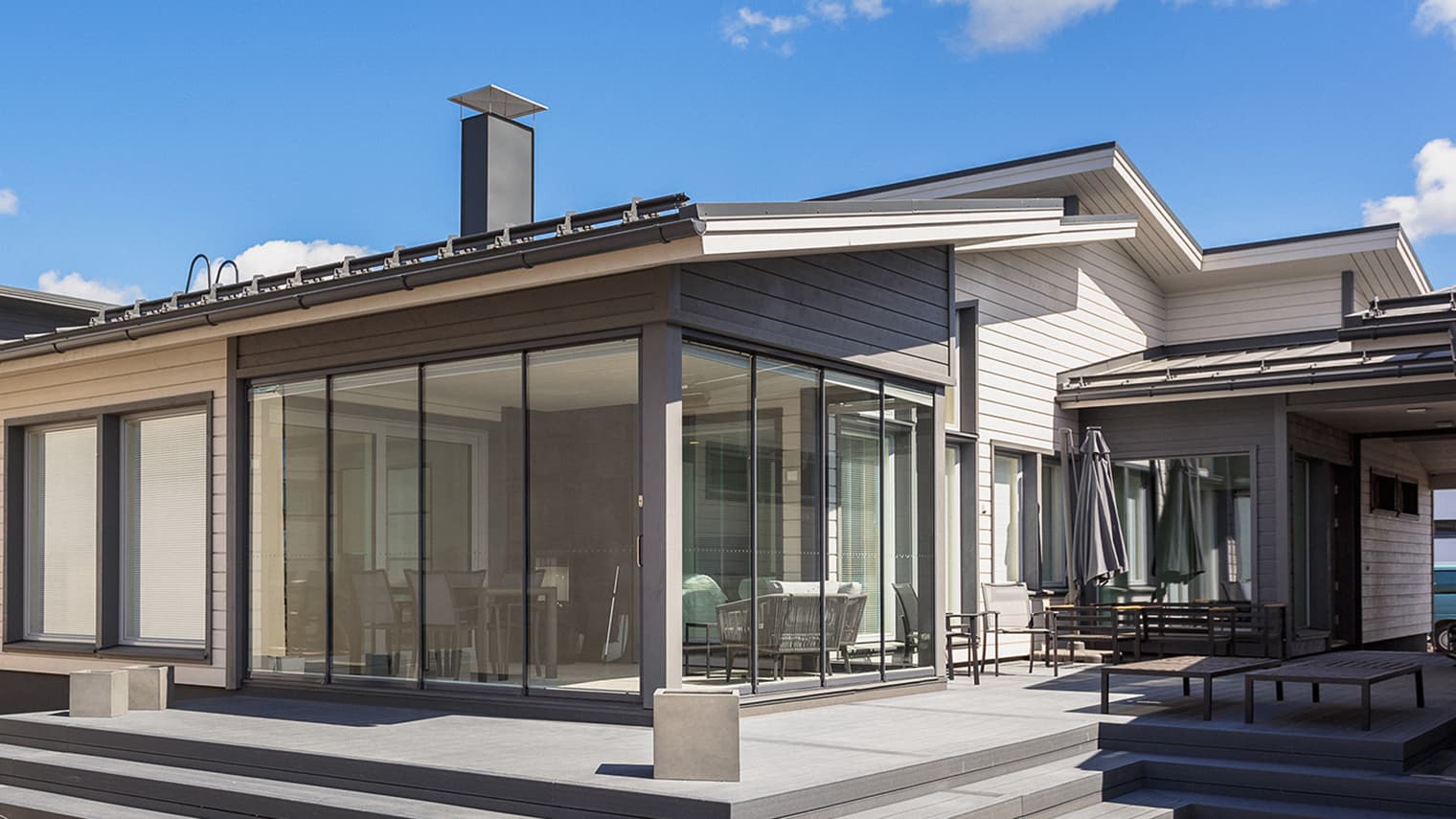 Valovoiman suojaisa ja viihtyisä lasiterassi