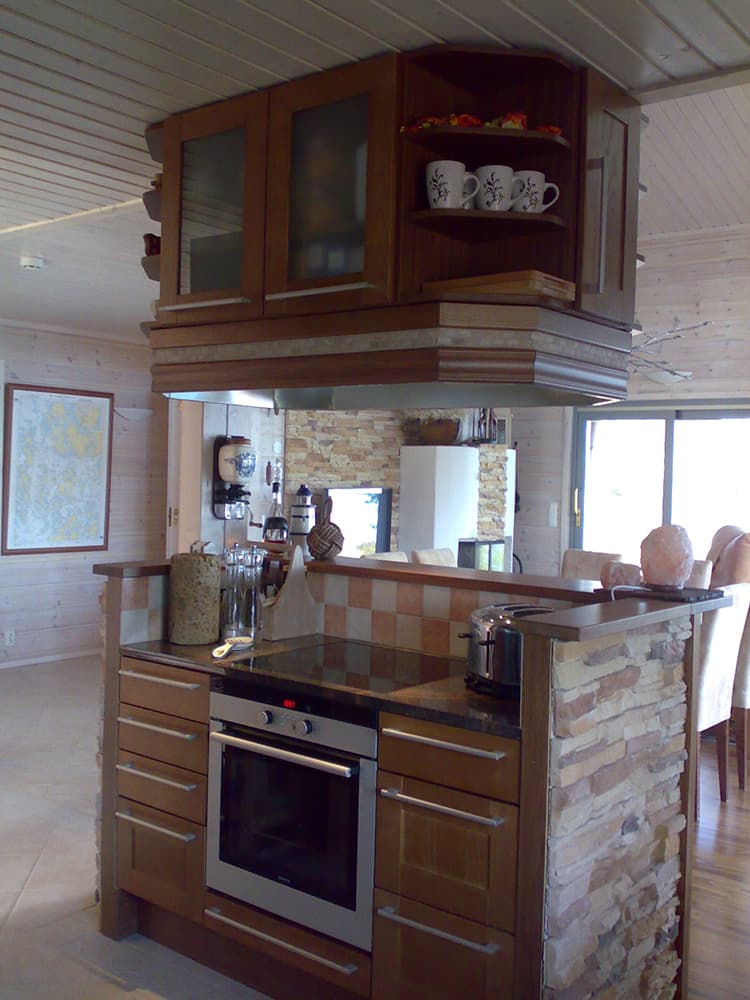 Käryt keittiöstä ulos – 1990-luvun keittiön remontointi