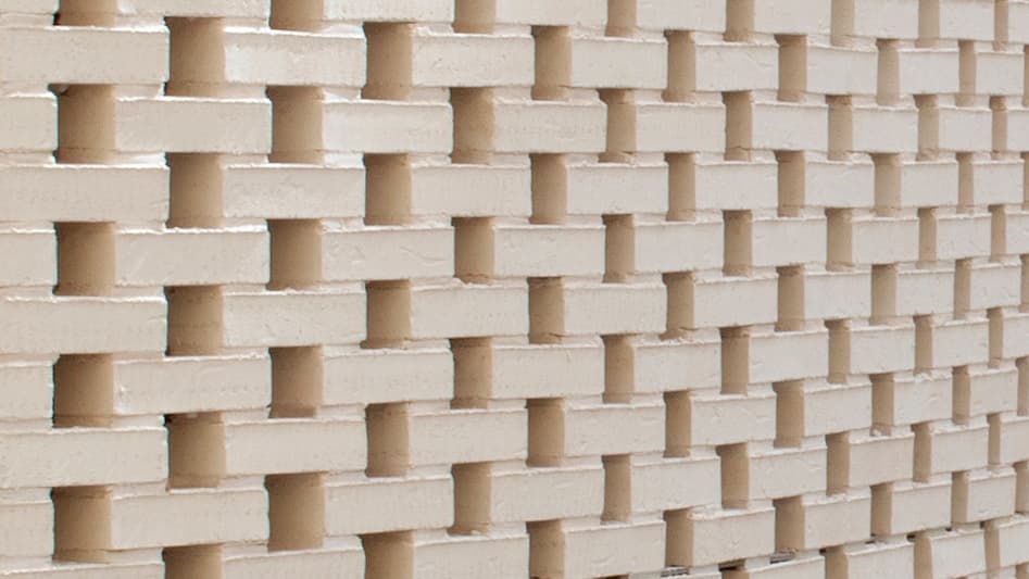 <p data-block-key="n1chi">Pitsimuuraus on yksi tämän päivän trendejä julkisivumuurauksissa. Pitsimuurausta voidaan käyttää esimerkiksi parvekkeiden pielirakenteissa, roskakatosten seinissä tai vain osana julkisivumuuria.</p>