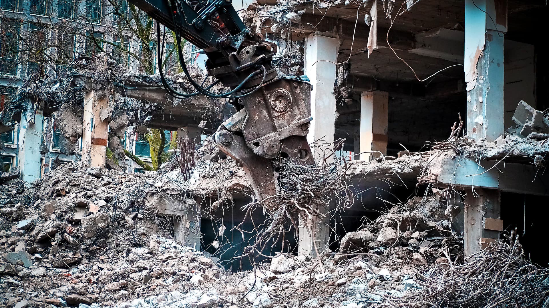 Uudet oppaat rakennusten kestävään purkamiseen