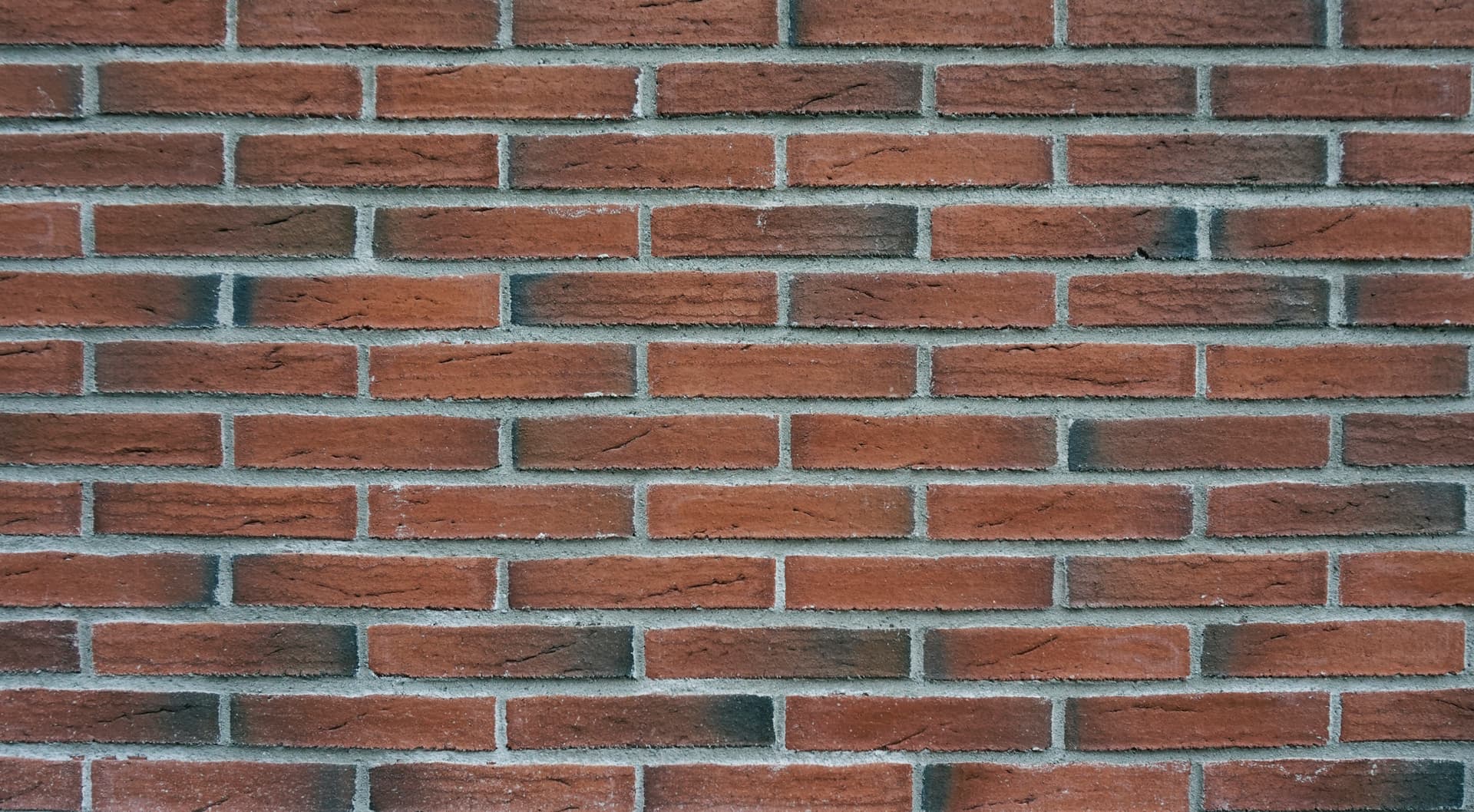 <p data-block-key="7813q">Poltetun tiilen käyttöikä on satoja vuosia. Tiilijulkisivun toimivuus edellyttää myös saumojen kunnon tarkastamista säännöllisesti.</p>