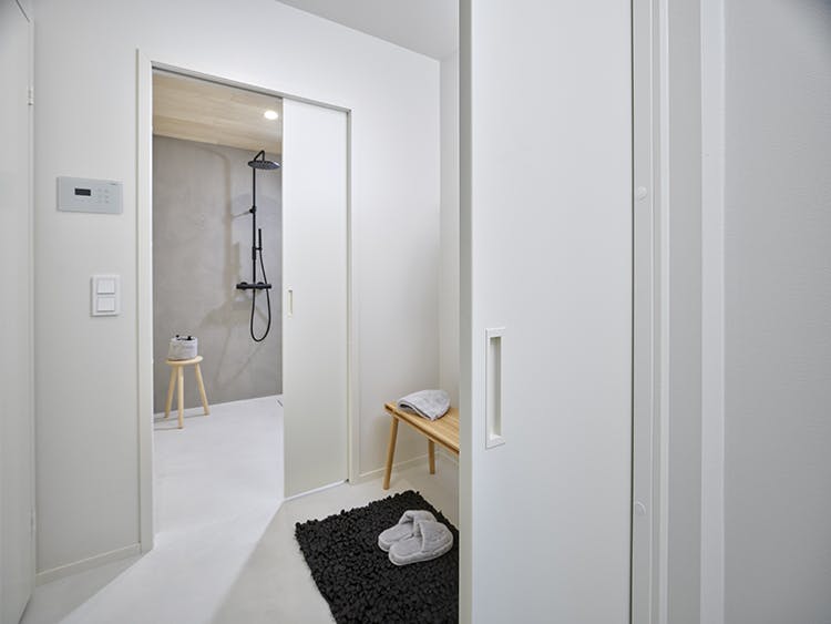 Lisätilaa saadaan Liune ovilla 3 neliötä/ovi myös kylpyhuoneessa.