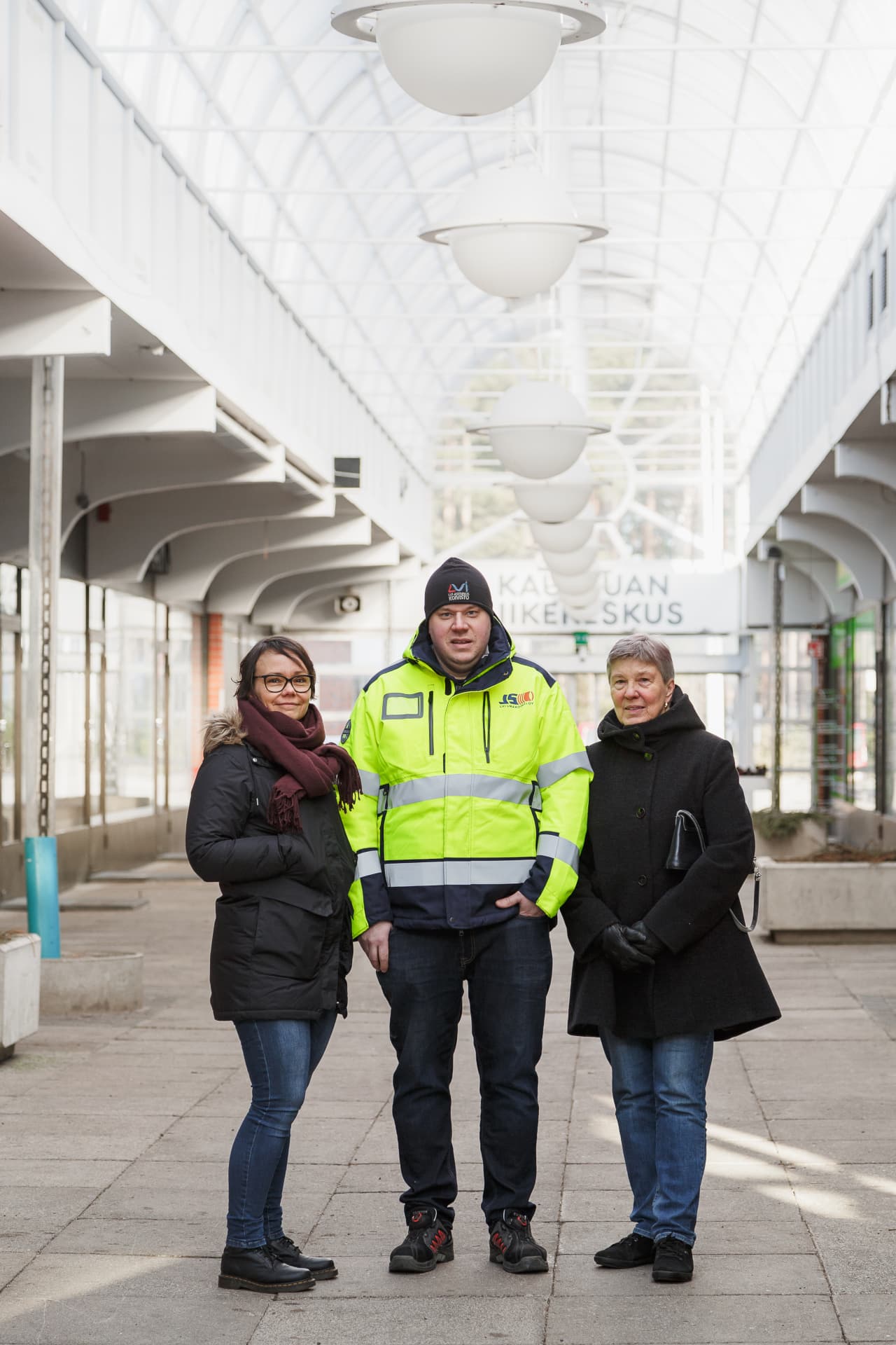 <p data-block-key="yp4bw">Kauttuan liikekeskuksen uusi lämmitysjärjestelmä saatiin käyttöön viime joulukuussa. Isännöitsijä Susanna Suoramaa, urakoitsija Sampo Koivisto ja hallituksen puheenjohtaja Marjatta Sillanpää ovat tyytyväisiä projektin toteutukseen.</p>