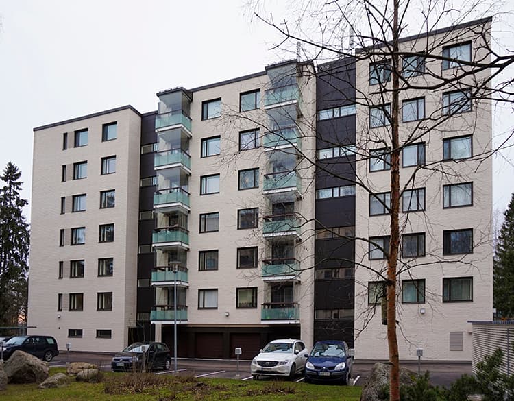 <p data-block-key="vsths">Puistonportti sisäpihanpuolelta.</p>