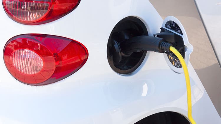 Loppuvatko sähkö­autojen lataus­pisteisiin myönnettävät tuki­rahat kesken?