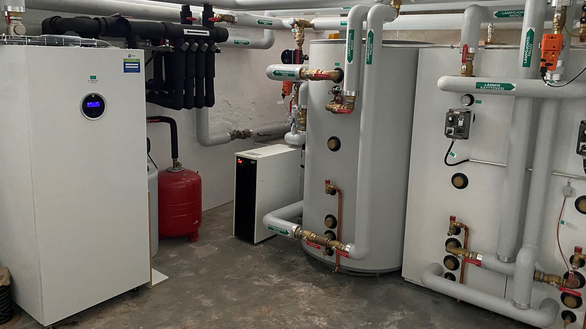 <p data-block-key="lcvq9">Kiinteistön tarpeisiin mitoitettu maalämpöjärjestelmä varmistaa riittävän lämmitystehon ja käyttöveden saatavuuden myös kovilla pakkasilla. Automatiikka optimoi toimintaa ja auttaa pitämään energiankulutuksen hallinnassa.</p>