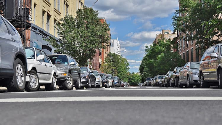 Miksi mummolle ei voi antaa uutta pysäköinti­lupa­lappua?