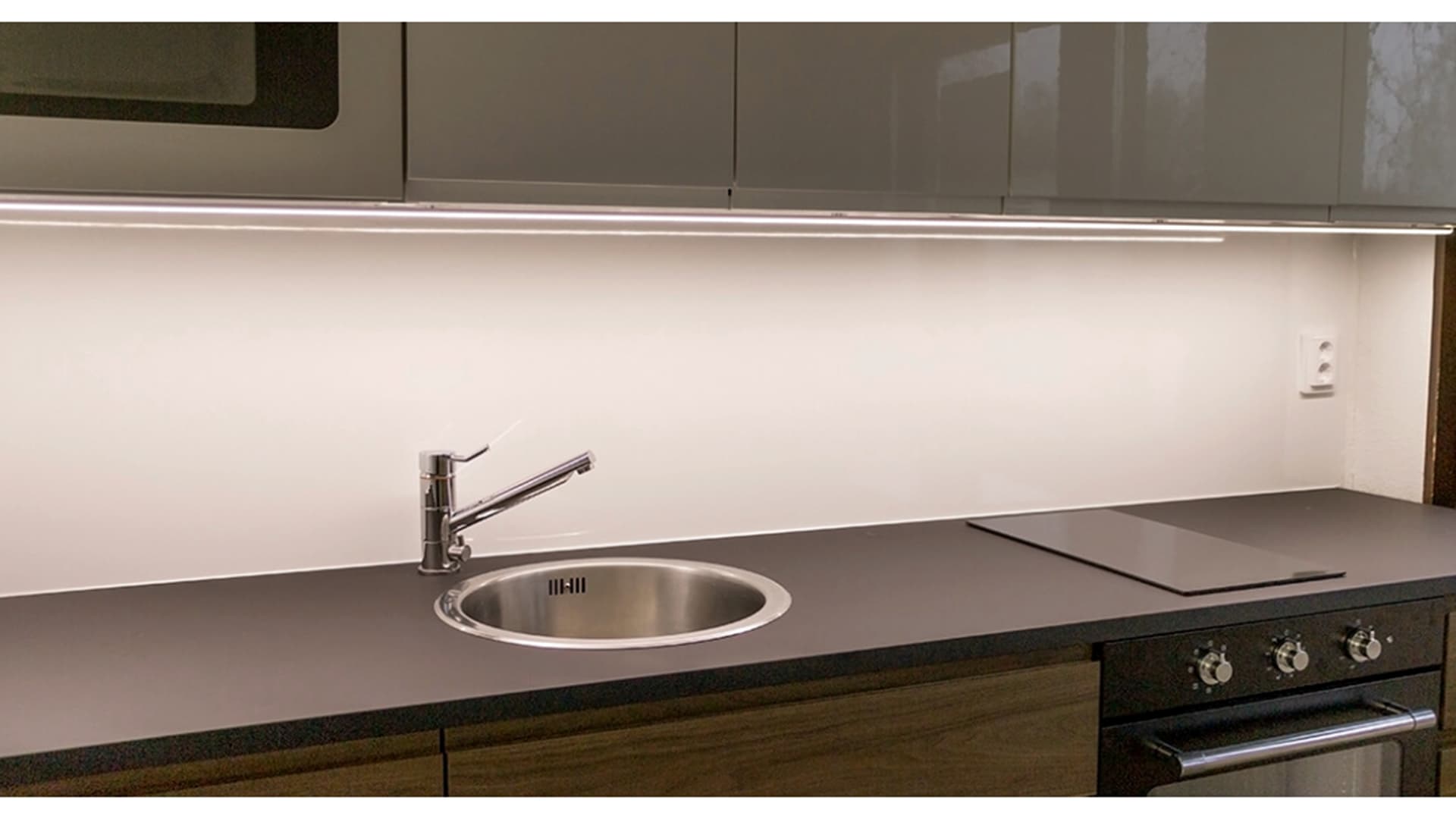 Näin onnistuu valaistus­remontti keittiön välitilaan