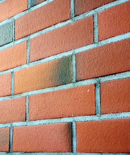 <p data-block-key="e5f0m">Tiililaattojen ilme vastaa vanhaa muurattua tiilipintaa.</p>