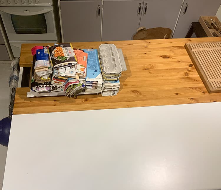 <p data-block-key="ut530">...ja näin pieneen tilaan pakkaukset saa oikeasti taiteltua. (Kuva Markku Pihlaja)</p>