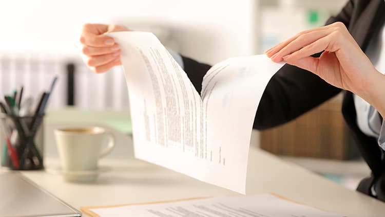 Kuinka edetä, kun taloyhtiön osakkaat vastustavat akuutteja remontteja?