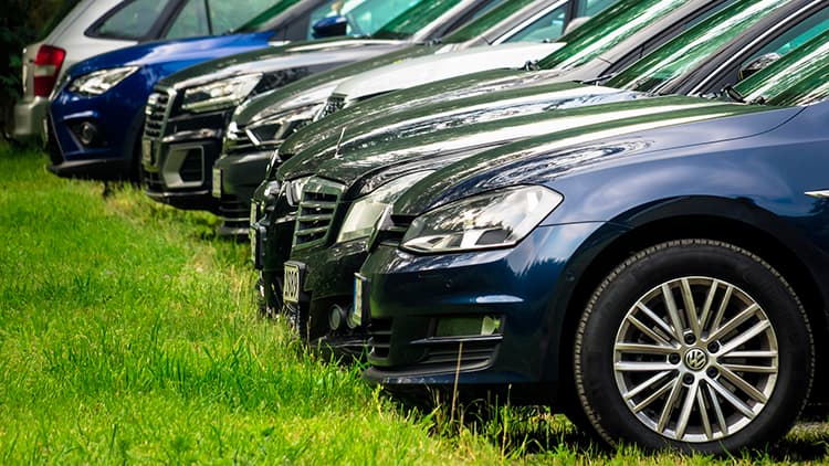 Saako ulkopuolinen käyttää autokatospaikkaa taloyhtiössä?