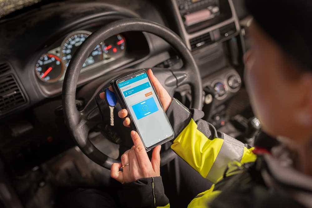 <p data-block-key="9zd4y">CLIQ Connect -mobiiliratkaisulla voi päivittää kulkuoikeuksia missä tahansa kätevästi mobiilisovelluksella.</p>