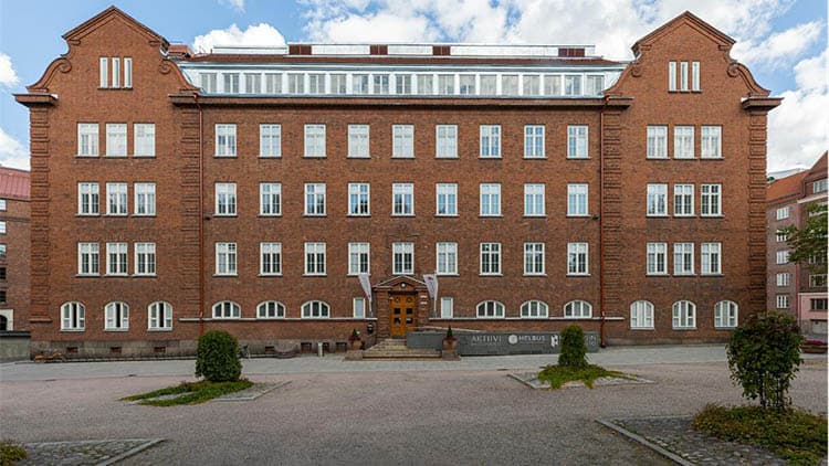 Kuinka usein julkisivuja pitää huoltaa ja miten?