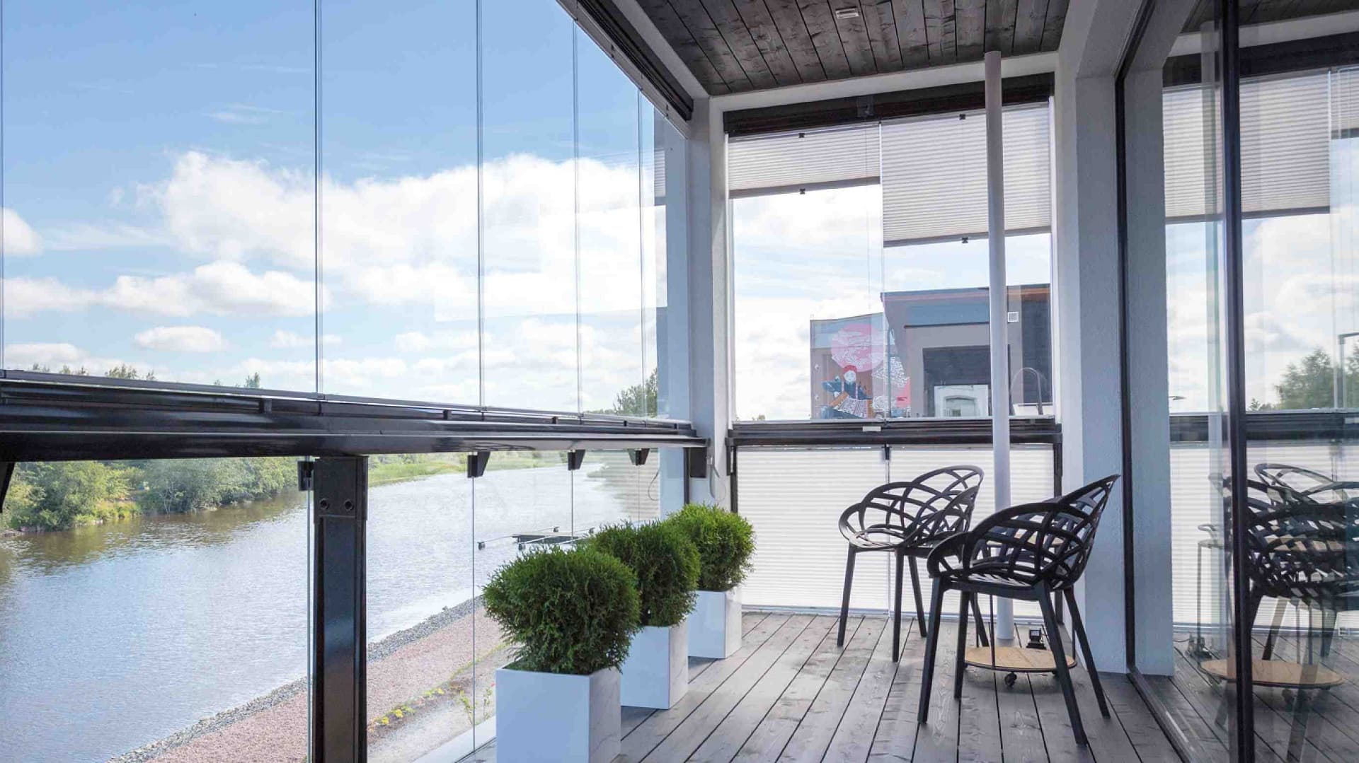 Syyt, miksi kannattaa hankkia kaihtimet parvekkeelle