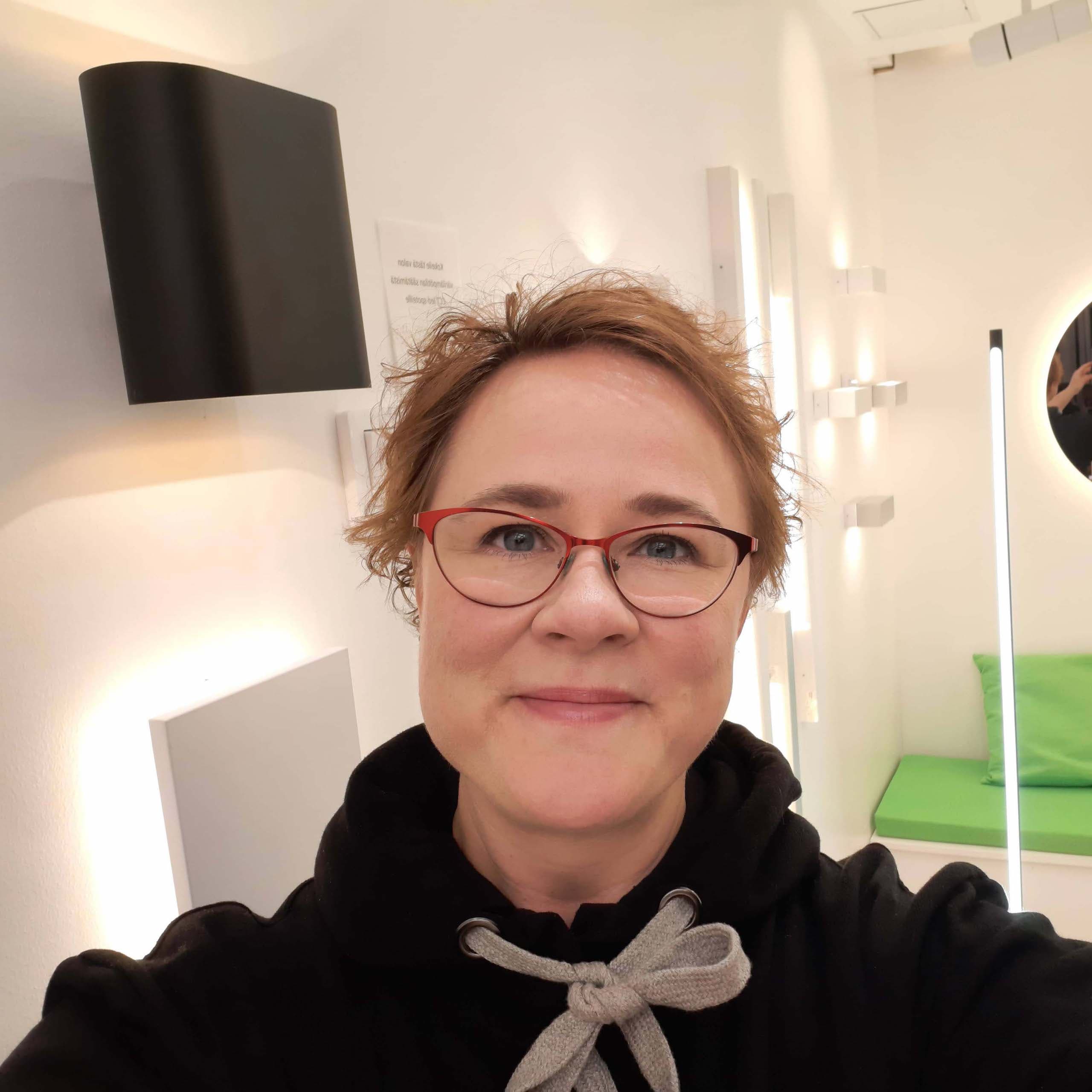 <p data-block-key="3qb8e">Sanna Salmela, LedStore</p>