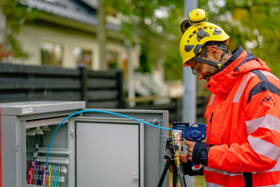 <p data-block-key="t0af4">Valokuitukaapelit johdetaan pientaloyhtiöissä eri asuntoihin yhteisestä jakokaapista.</p>