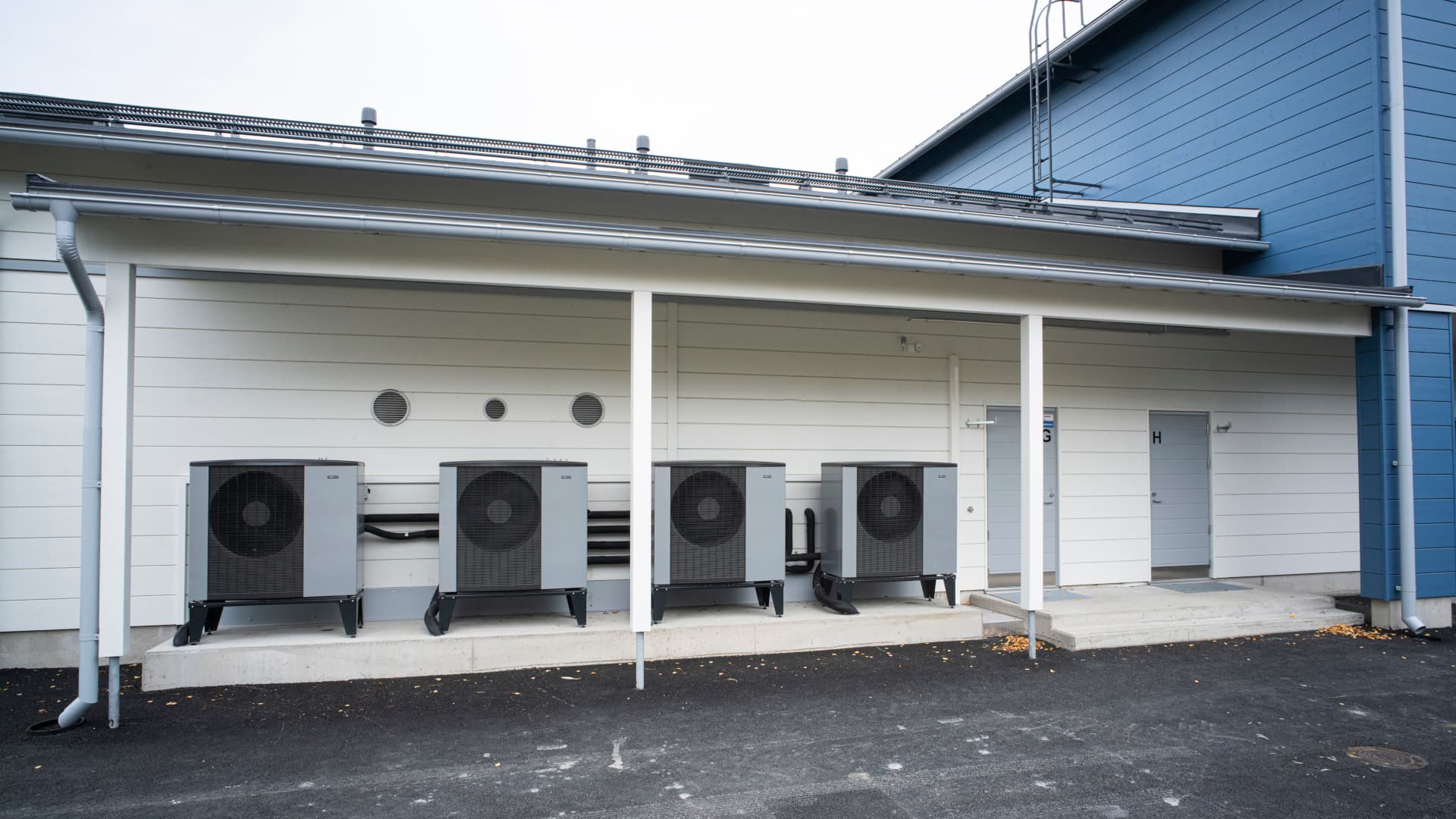 Kaukolämmön rinnalle hybridiratkaisu - ekologista säästöä lämmityslaskuun