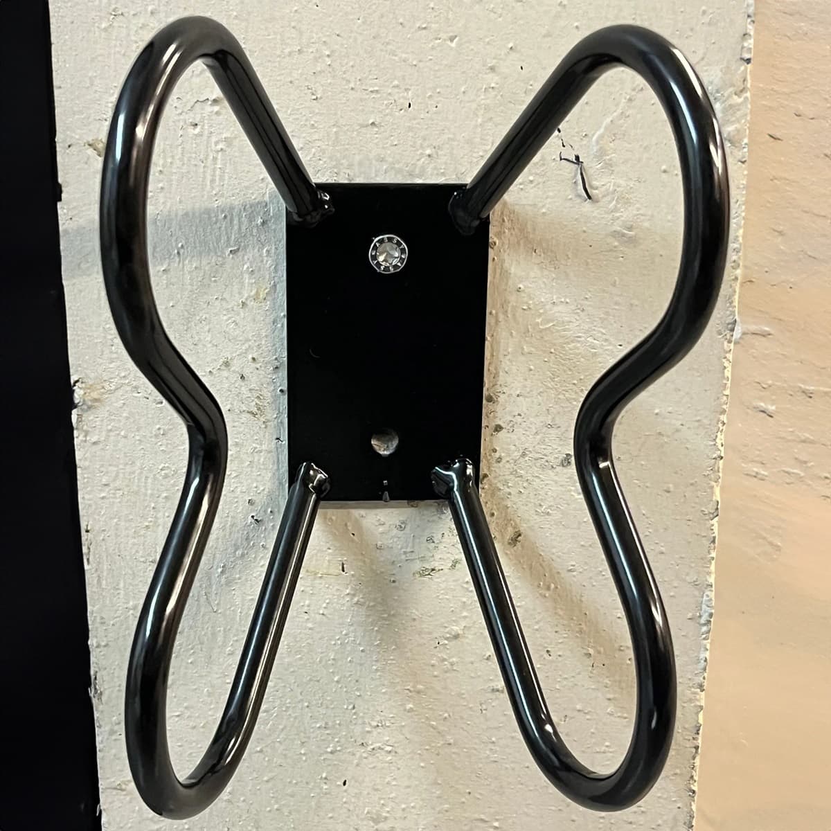 <p data-block-key="mfshp">Daily- ja Basic-telineet soveltuvat erityisesti leveärenkaisille pyörille – turvallinen ratkaisu fatbikeille, sähköpyörille ja laatikkopyörille.</p>