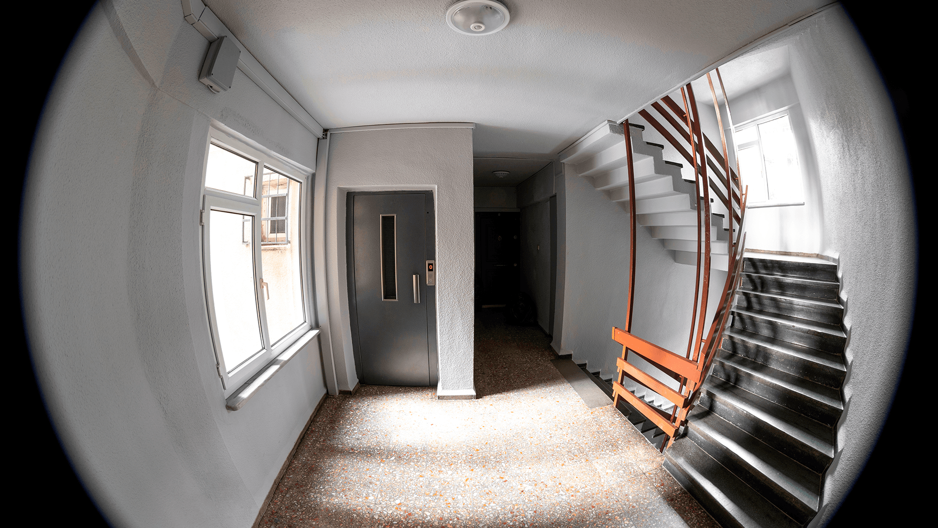 Saako kerrostaloon asentaa ovisilmän, joka kuvaa oven ympäristön?