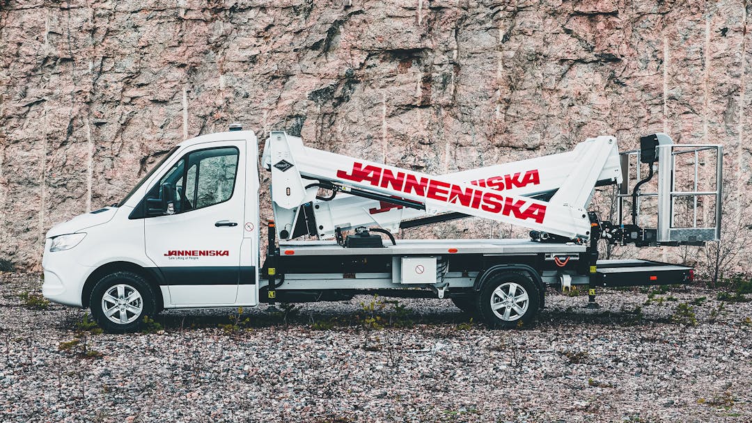 Janneniskan nostolava-auto JN24