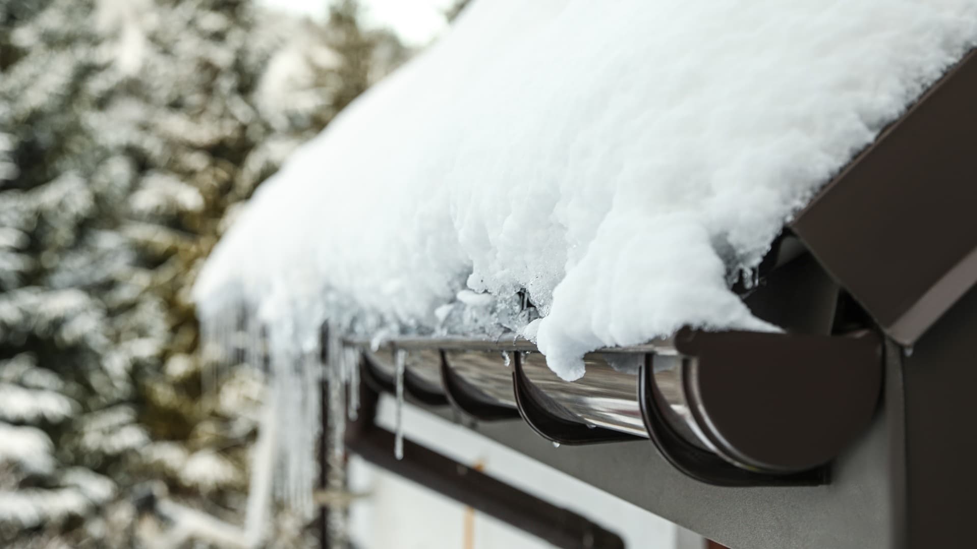 Lumiesteet irtosivat – mitä tehdä heti ja miten estät uudet vahingot?