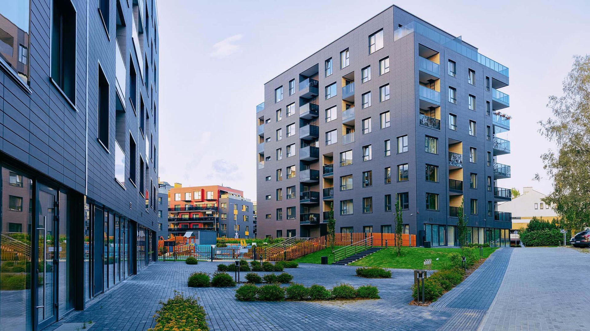 1920 harmaa kerrostalo web geonova