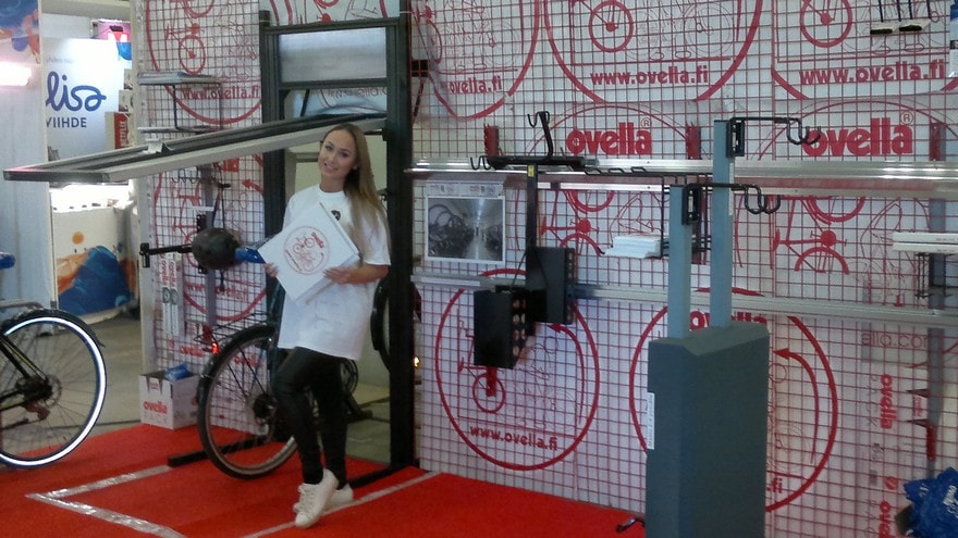 Velodoorin toiminnan esittelyä aikoinaan Habitare-messuilla