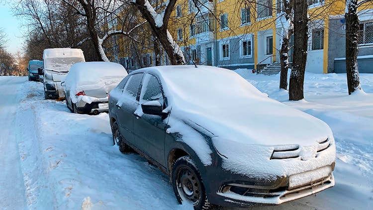hoitamaton parkkipaikka