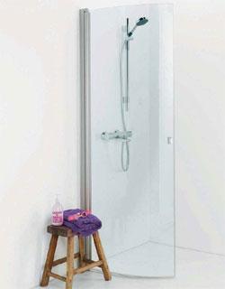 IDO Showerama 8-41 on tyylikäs kaareva suihkuseinä, joka voidaan kääntää sivuun silloin kun suihkua ei käytetä. Seinän kätisyys on vaihdettavissa.