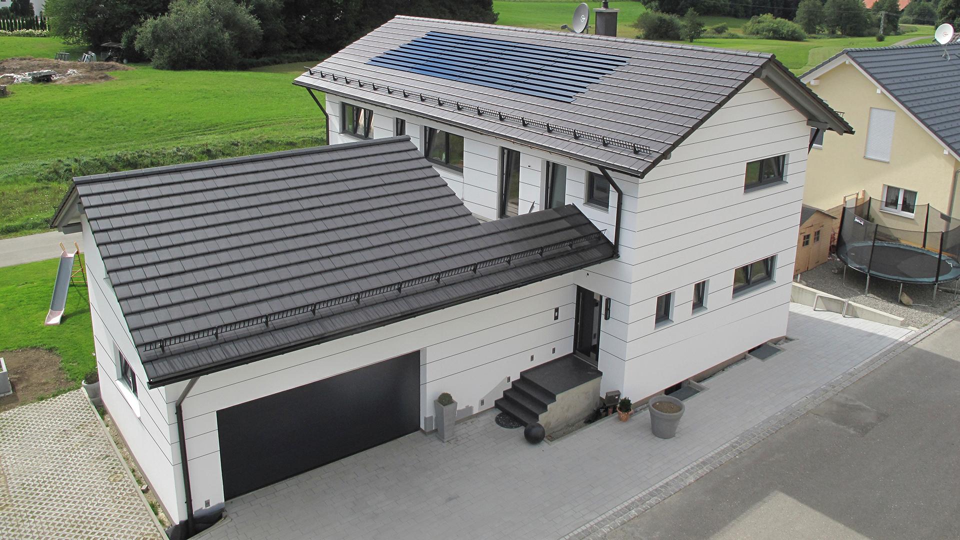Ormax EVO-kattoon on mahdollista yhdistää integroidut aurinkopaneelit – myös jälkikäteen asennettuna.