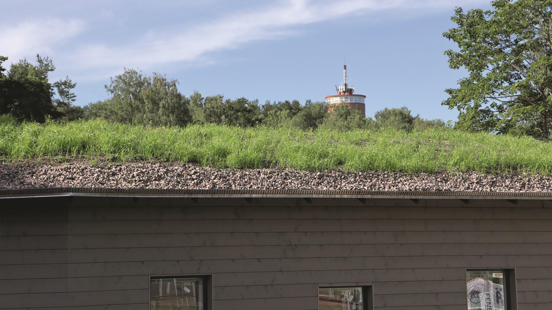 Heinolan kohteessa katon muotoilu on kaareva ja tämä täytyi huomioida niin suunnittelu- kuin toteutusvaiheessa.