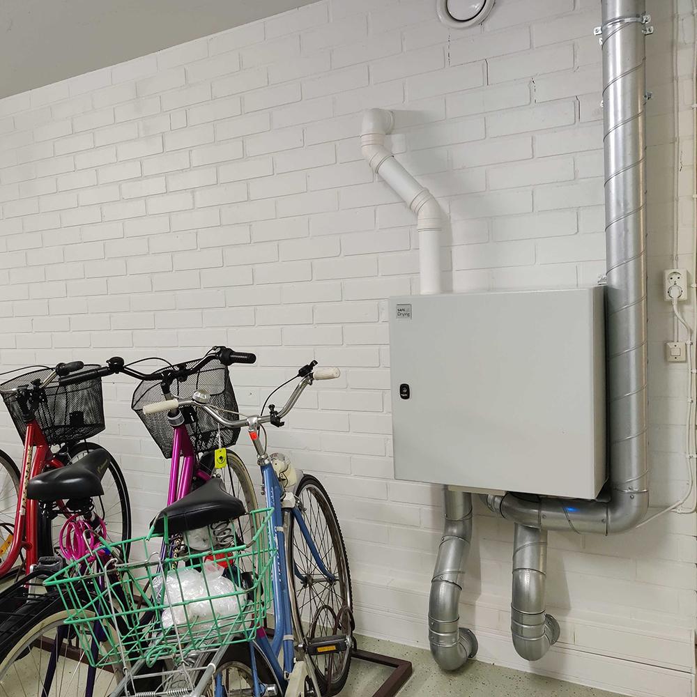 SafeDrying-kuivatusyksikkö on asennettu pyörävarastoon.