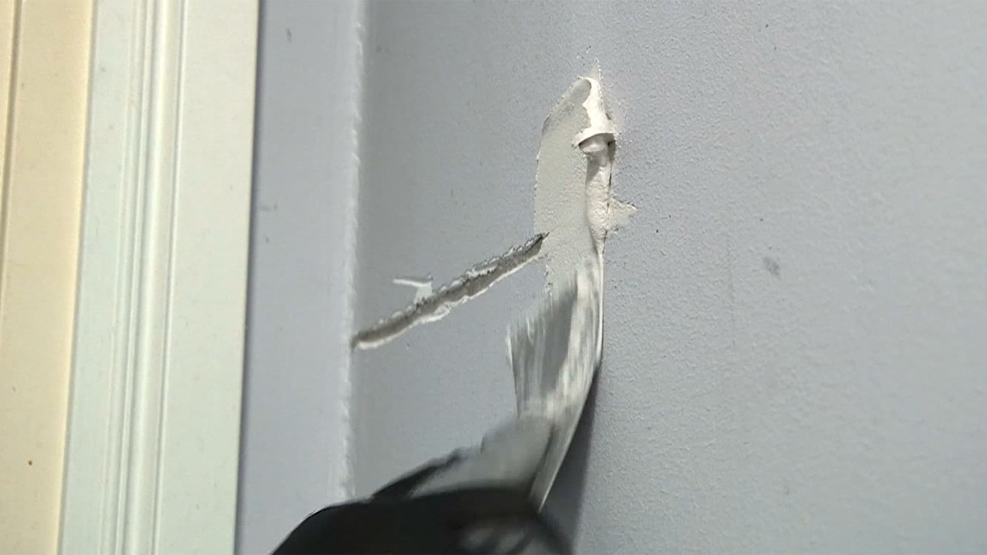 Paikkaa seinien kolhut ja kolot helposti