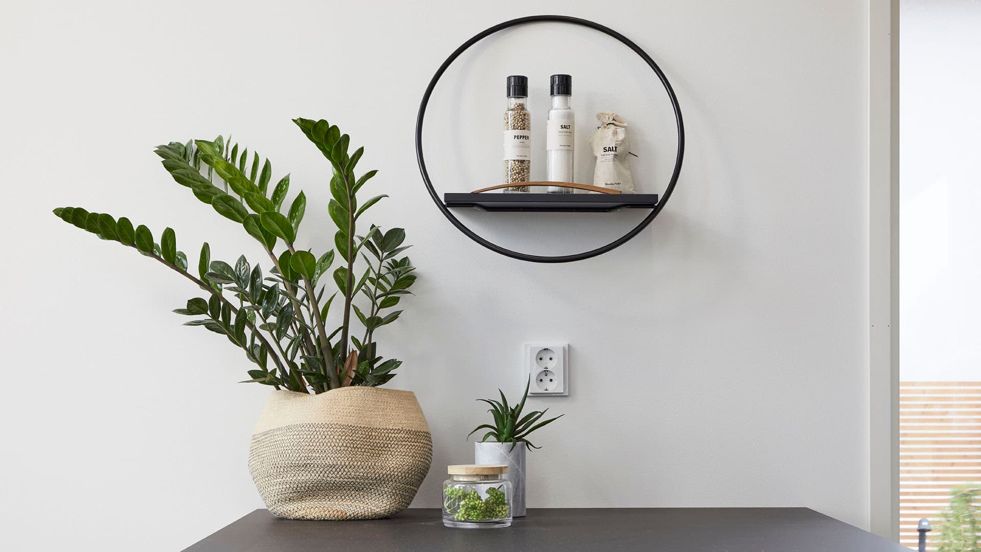 Lisää pistorasioita!