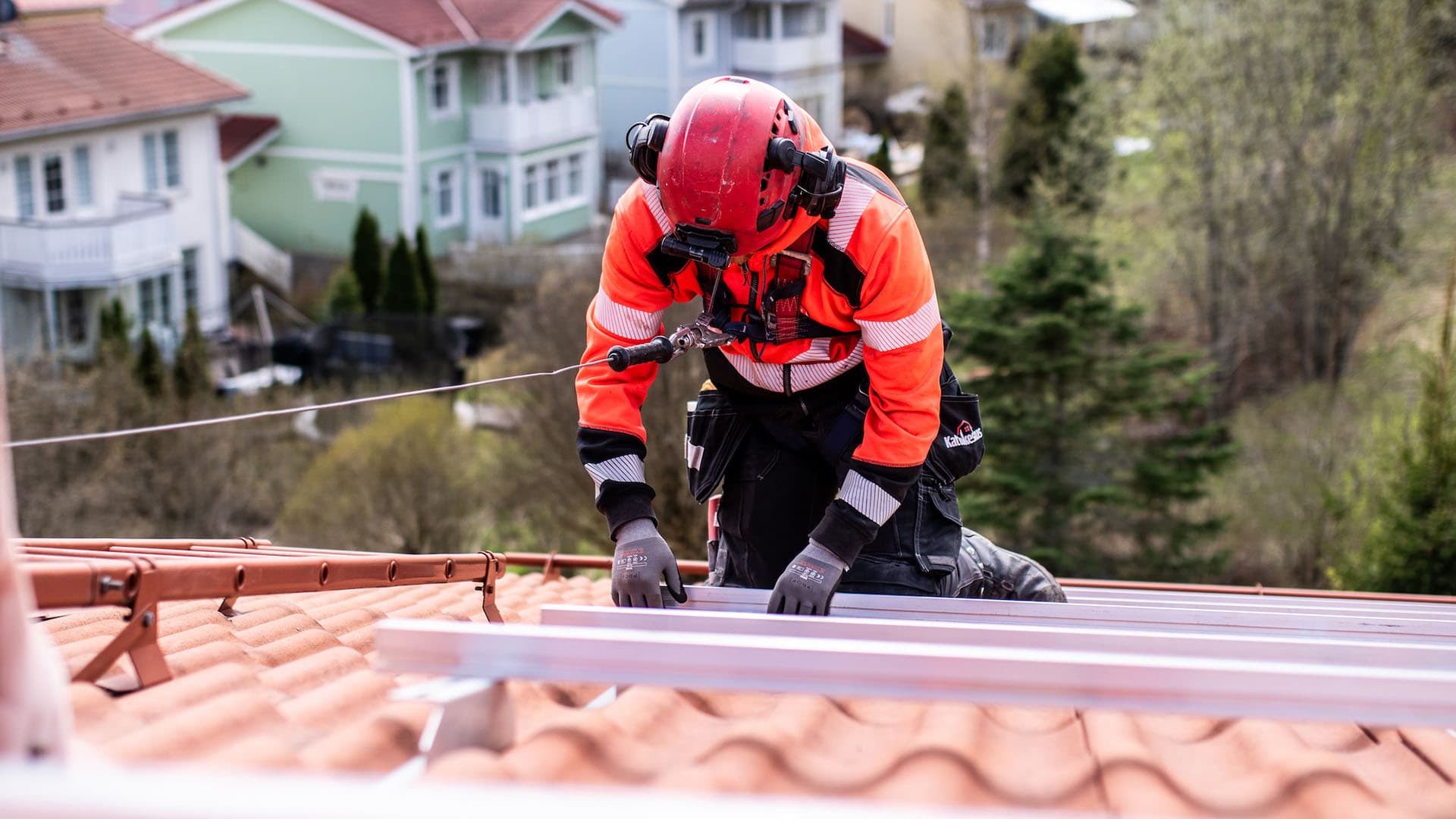 Harkitsetko aurinkopaneelien asennusta katolle? Selvitä nämä asiat ensin
