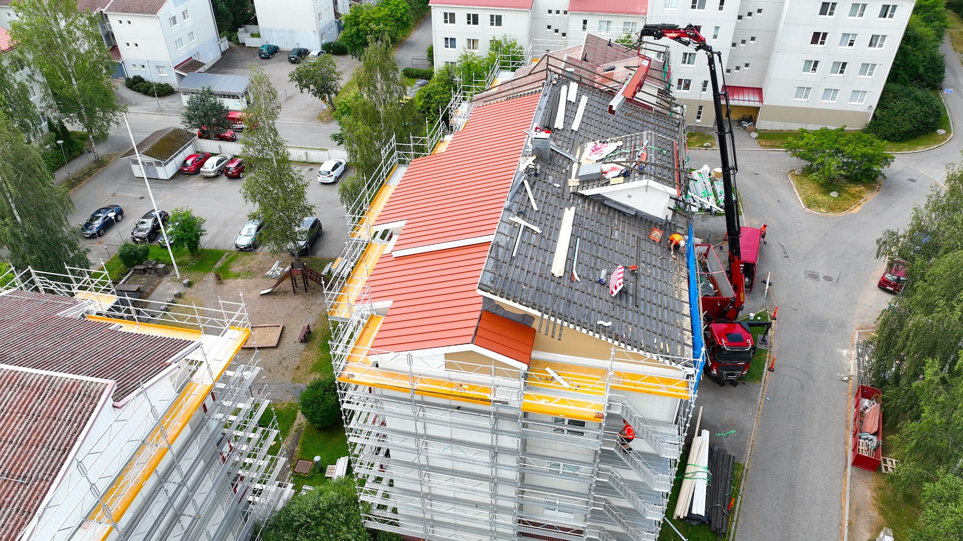 1920 kattokeskus kerrostalon kattotyömaa kattoremontti