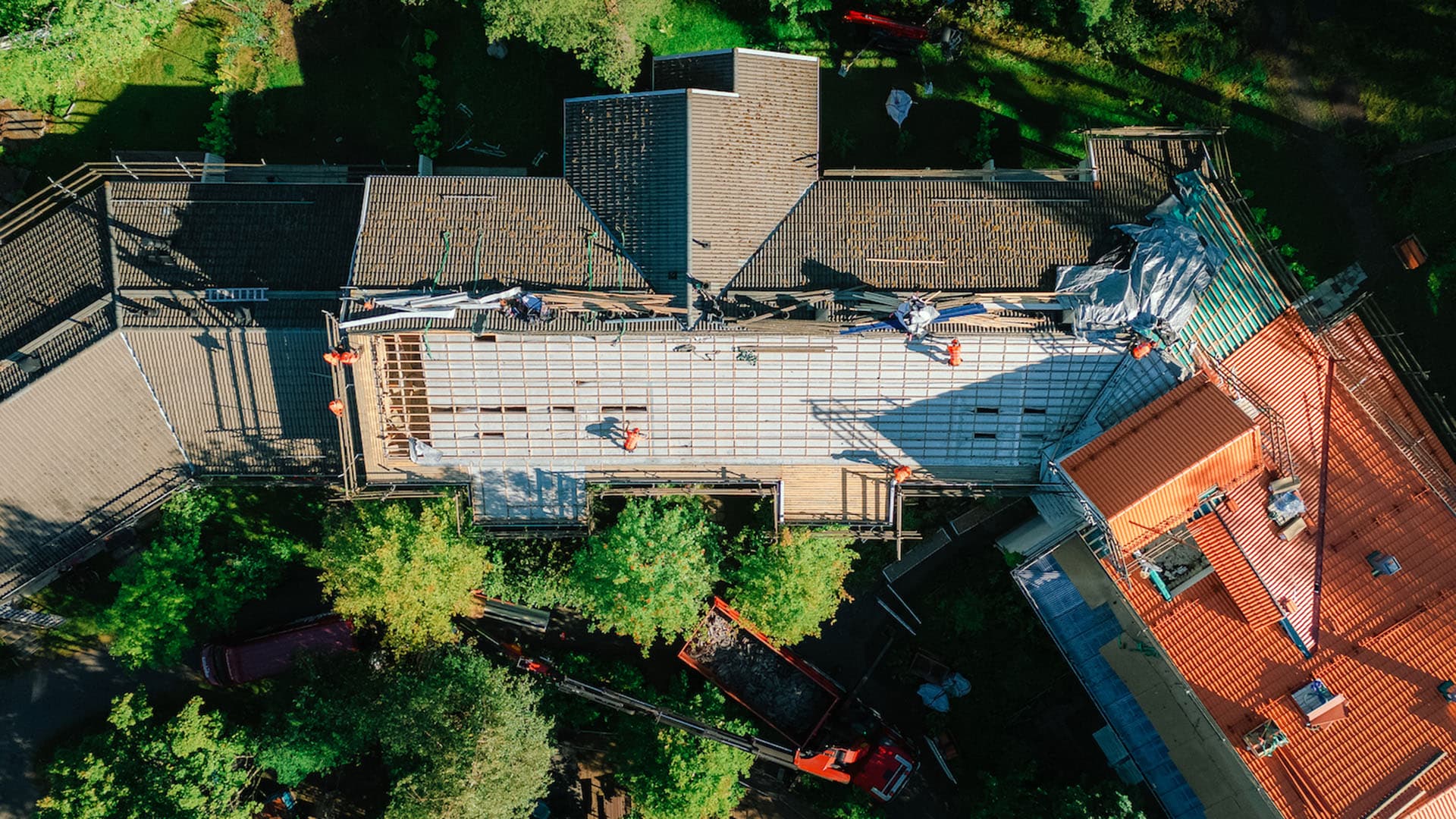 <p data-block-key="pex7m">Katon remontointi tai edes vanhan katon purkaminen ei estä talossa asumista.</p>