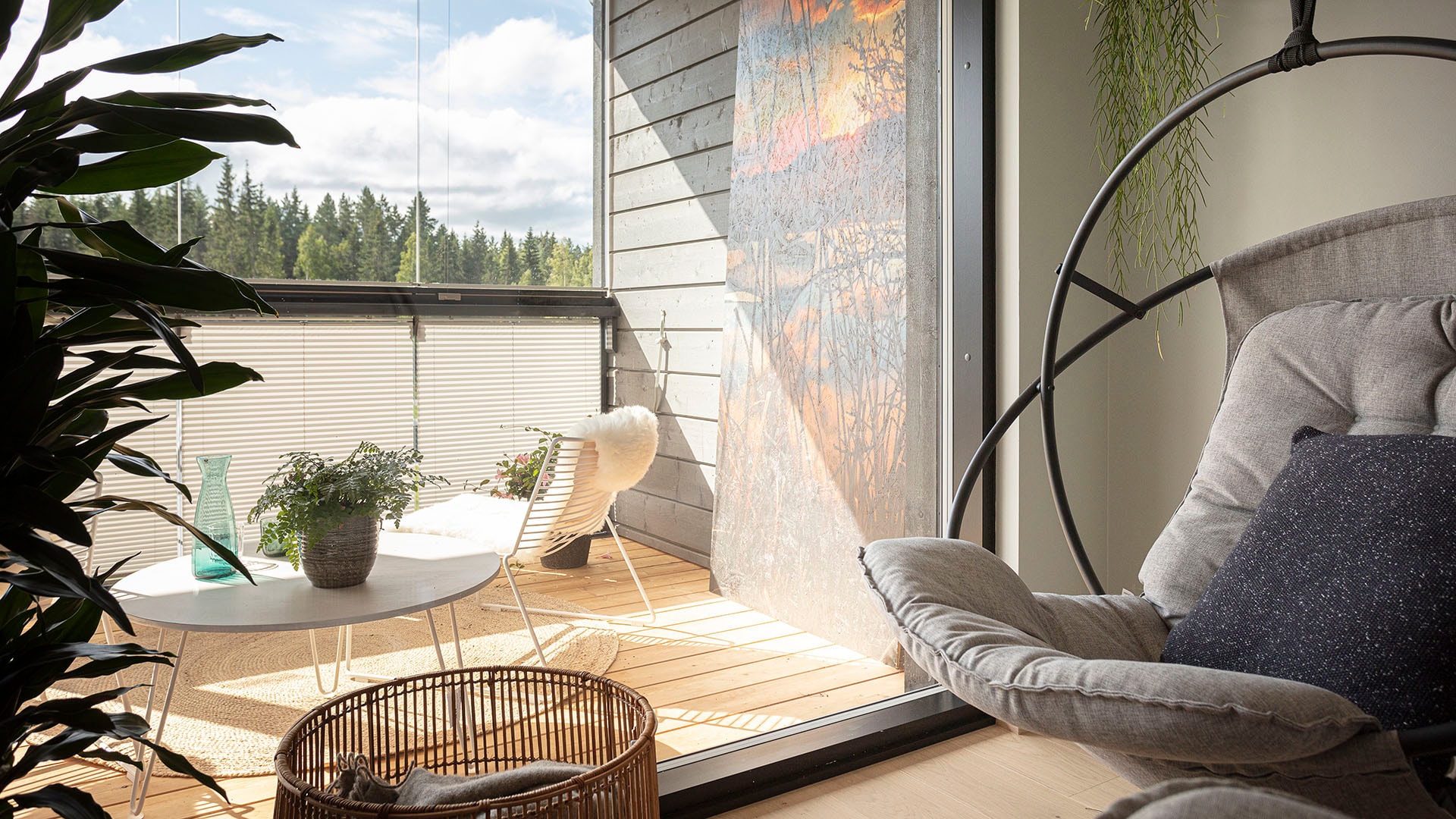 1920 kun olohuone jatkuu parvekkeelle Lumon_Tuusulan_Asuntomessut_2020_HI_7