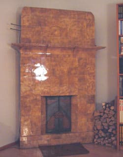 <p data-block-key="qthiv">Vaasioiden Helsingin Albertinkadulla sijaitsevan asunnon vanha, mutta kaunis tiilirunkoinen kakluuni haluttiin ottaa käyttöön pitkän hiljaiselon jälkeen. Ennen käyttöönottoa yli 100 vuotta vanha hormi piti kuitenkin tarkastaa ja korjata.</p>