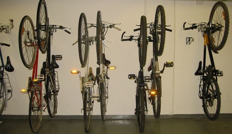 Fillari-koukku - nosta pyörä koukkuun!