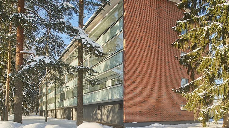 Julkisivun uudistus talon arkkitehtuuria kunnioittaen